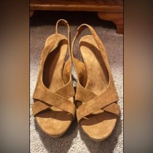 New without the box size 9 UGG suede sandals